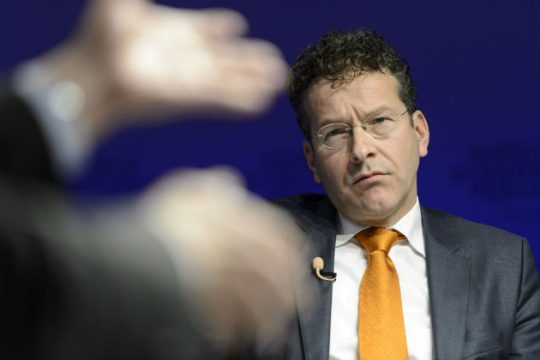 Σφυρίζουν αδιάφορα για την αξιολόγηση