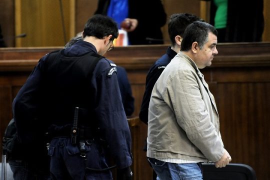 Άδειες στους δικηγόρους της δίκης της ΧΑ ζητά η πρόεδρος