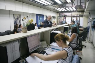 Οι «περιστρεφόμενες πόρτες» Ν.Δ.- δανειστών