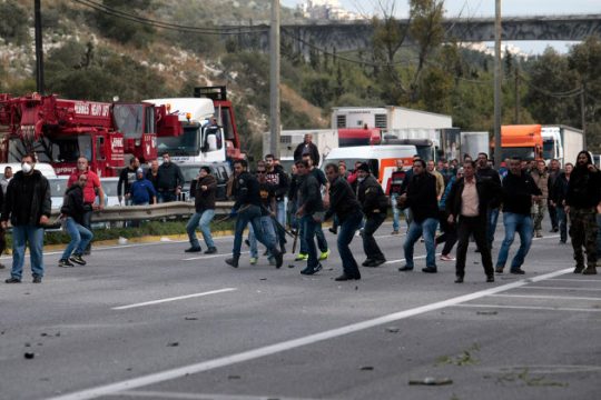 «Άρωμα» Χρυσής Αυγής πίσω από τη σύλληψη για τα επεισόδια στο Δαφνί