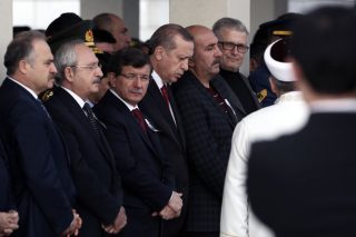 Η Τουρκία απαντά με μπαράζ βομβαρδισμών
