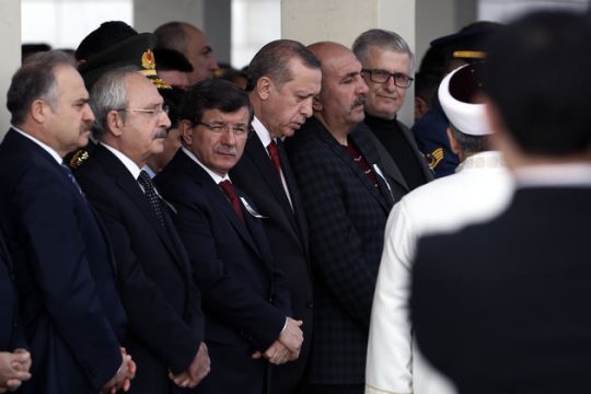 Η Τουρκία απαντά με μπαράζ βομβαρδισμών