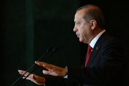 «Ή εμάς ή τους Κούρδους»