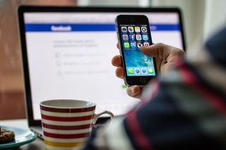 «Ναρκωτικός»… ο εθισμός στο facebook