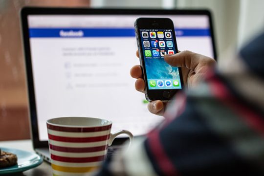 «Ναρκωτικός»… ο εθισμός στο facebook