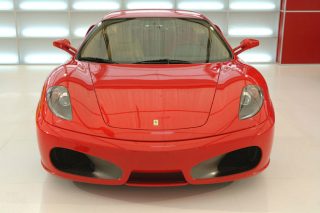 Παραδόθηκε ο ψευτογιατρός με τη Ferrari
