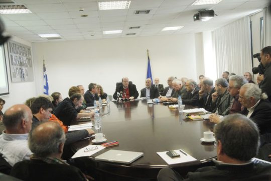 Συνδιαλέγομαι σημαίνει έχω θέσεις
