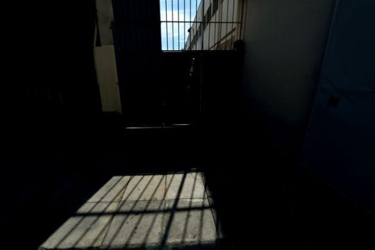 Ερευνούν για τα κάγκελα