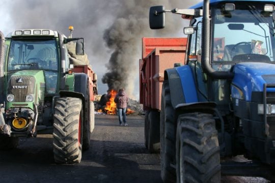 Τρακτέρ στους δρόμους… και στη Γαλλία