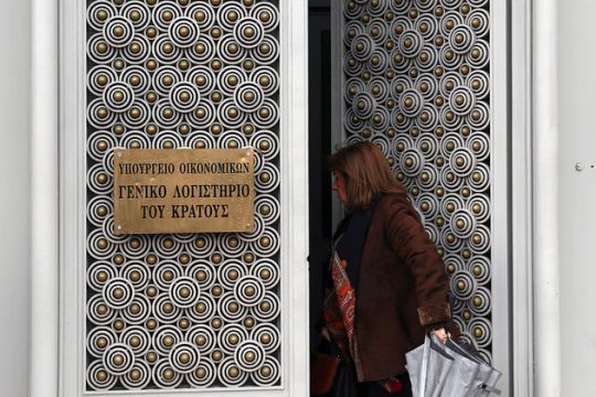Στις πλάτες μισθωτών τα βάρη