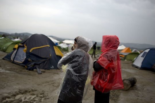 Καραβάνια προσφύγων προς τα κλειδωμένα σύνορα