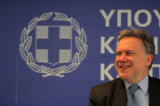 «Να μη βάλλονται μόνο οι μισθωτοί»