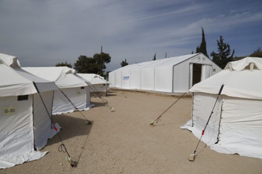 Δύο νέα κέντρα μετεγκατάστασης ετοιμάζει η κυβέρνηση