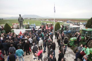 Συμφωνούν για τα μπλόκα, διαφωνούν για τον διάλογο