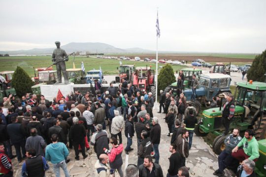 Συμφωνούν για τα μπλόκα, διαφωνούν για τον διάλογο