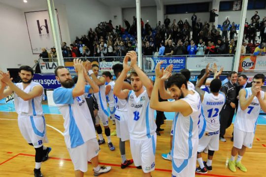 Ο Κολοσσός πήρε νίκη και πλεονέκτημα