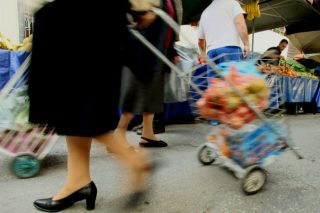 «Η μέση Ελληνίδα νοικοκυρά»