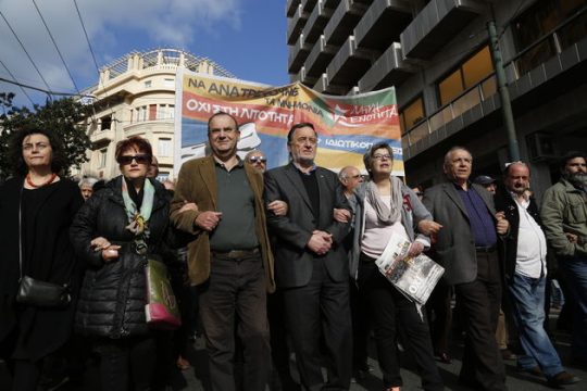 Ολομέτωπη επίθεση κατά της κυβέρνησης