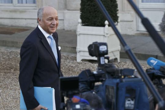 Παραίτηση Φαμπιούς, προς ανασχηματισμό η Γαλλία