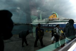Ευρεία σύσκεψη στο ΥΝΑ για τους εγκλωβισμένους πρόσφυγες στον Πειραιά