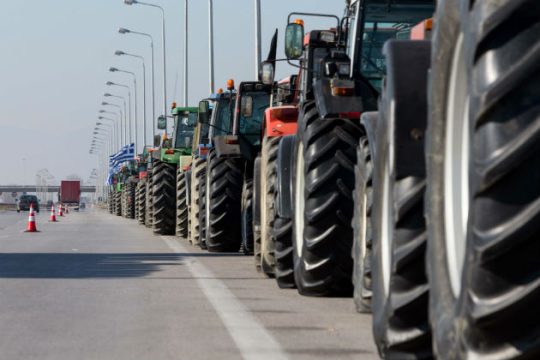 Οι καιρικές συνθήκες ανοίγουν τα μπλόκα στη Βόρεια Ελλάδα