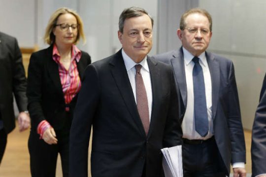 «Πρώτα αξιολόγηση, μετά επανεξέταση του χρέους»