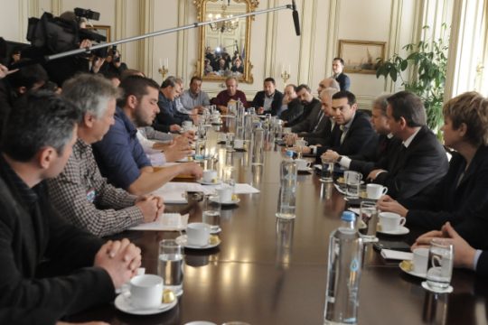 Στα μπλόκα παίρνουν τις αποφάσεις