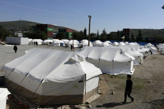 Οι Έλληνες πιστεύουν ότι η Ε.Ε. δεν βοηθά στο προσφυγικό