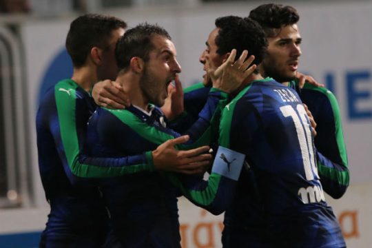 Τις… Κάλτσες του!