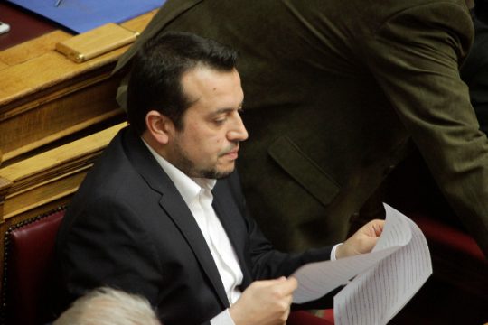 Προαναγγέλλει μηνύσεις για τους εκβιαστές