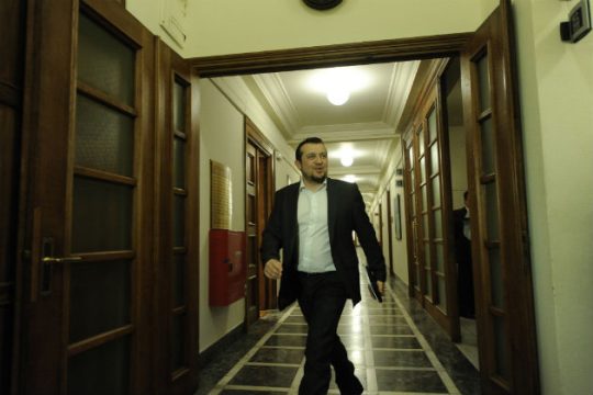 Επαφών συνέχεια για τις άδειες των καναλιών