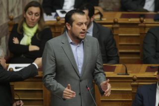 Κόντρα για την απουσία Κυριάκου
