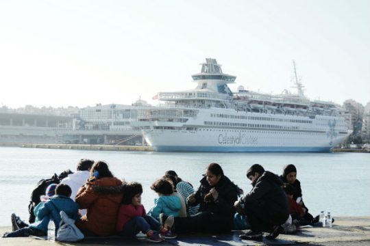 Σύσκεψη για τους πρόσφυγες στον Πειραιά
