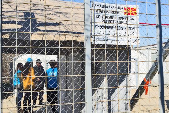 Ζητούν άσυλο, τους δίνουν… ξύλο