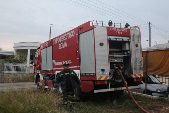 Ρατσιστικές σκιές πάνω από τους εμπρησμούς στρατοπέδων στα Γιαννιτσά