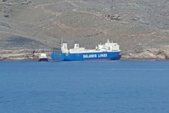 Προσάραξη φορτηγού πλοίου στην Κέα [VIDEO]