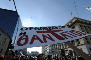 Ο σκοταδισμός πήγε στα Προπύλαια