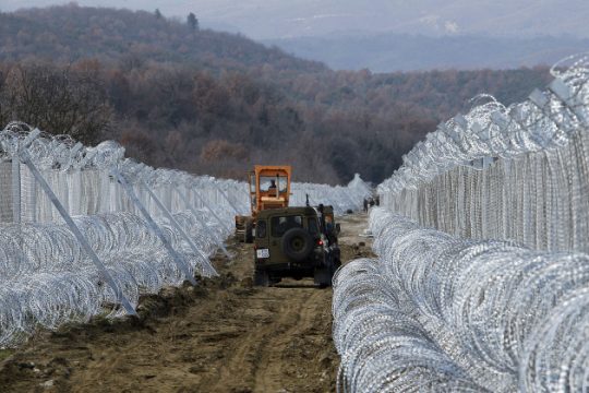 Πορεία προς το άγνωστο με βάρκα τα… συμφέροντα