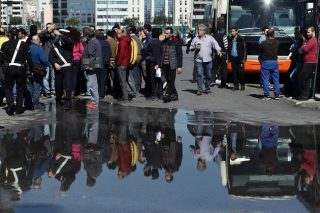 «Πλημμυρίδα» προσφύγων στο λιμάνι