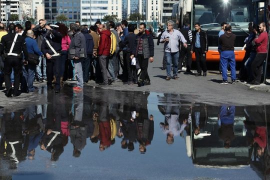 «Πλημμυρίδα» προσφύγων στο λιμάνι