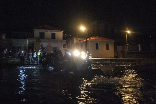 Ψαράς έσωσε 60 πρόσφυγες