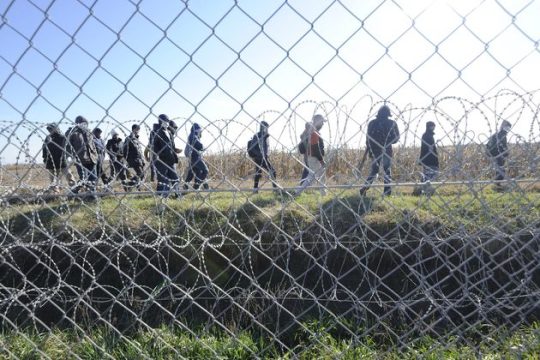 Κάγκελα παντού και η Ελλάδα μόνη