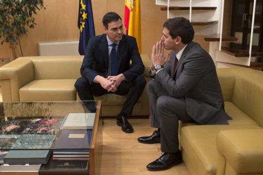«Κυβέρνηση… ούτε με τον Πάπα»