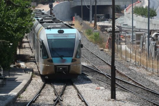 «Καιρός να “ερωτευτούμε” τον σύγχρονο σιδηρόδρομο»