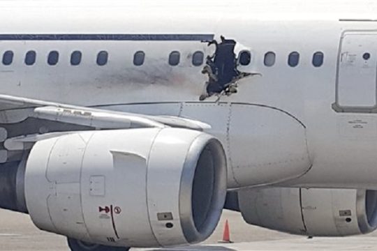 Παραλίγο αεροπορική τραγωδία με έκρηξη στον αέρα