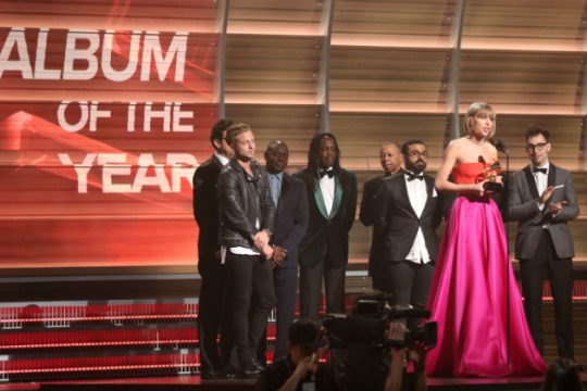 Taylor Swift και Lamar οι μεγάλοι νικητές των Grammy