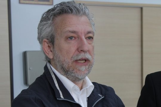 Με το πιστόλι στον κρόταφο