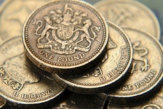 Στα επίπεδα του ’85 η στερλίνα σε περίπτωση Brexit