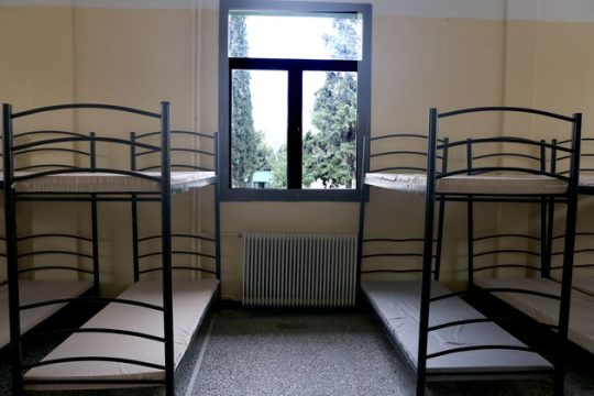 Προσωρινή απαγόρευση ΜΜΕ στα Κέντρα Φιλοξενίας προσφύγων