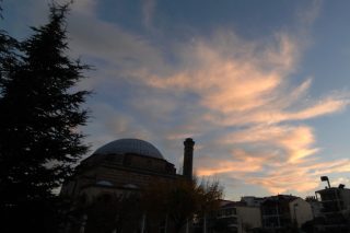 Εντονες αντιδράσεις στη Λευκωσία για τον εμπρησμό τεμένους